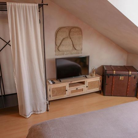 Cozy Apartment In The Heart Of The Historic City บราติสลาวา ภายนอก รูปภาพ