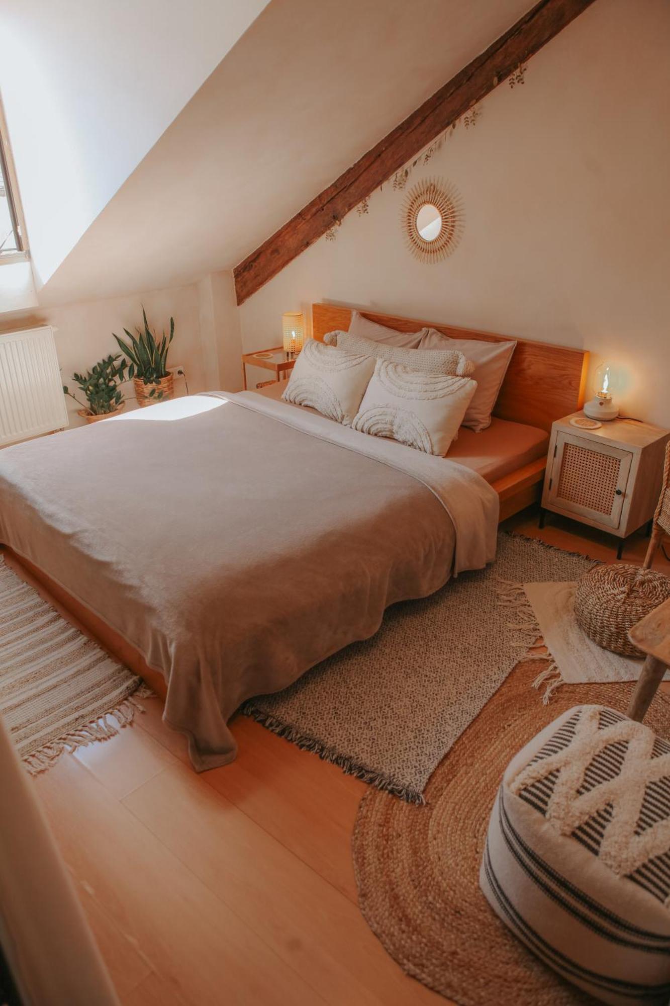 Cozy Apartment In The Heart Of The Historic City บราติสลาวา ภายนอก รูปภาพ