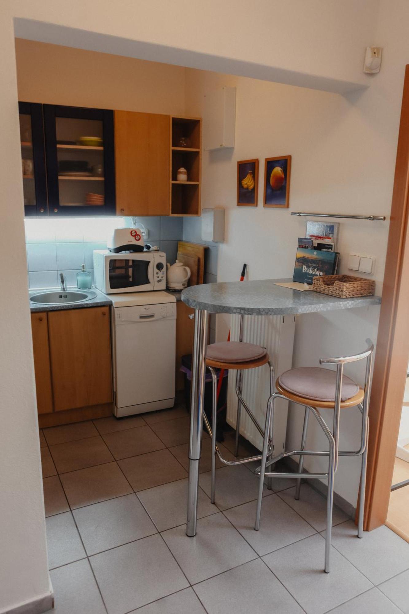 Cozy Apartment In The Heart Of The Historic City บราติสลาวา ภายนอก รูปภาพ