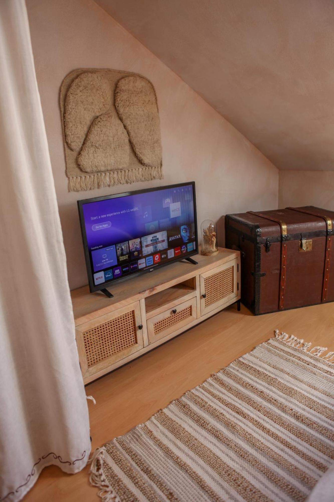 Cozy Apartment In The Heart Of The Historic City บราติสลาวา ภายนอก รูปภาพ